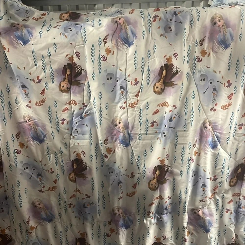 Disney Frozen Toddler 2 Piece Bed Set Reversible Comforter Flat Sheet